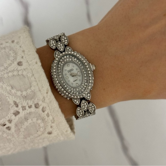 Retro Y2K Silver and White Crystal accents Vintage Quartz Watch Stainless steel - Picture 1 of 4